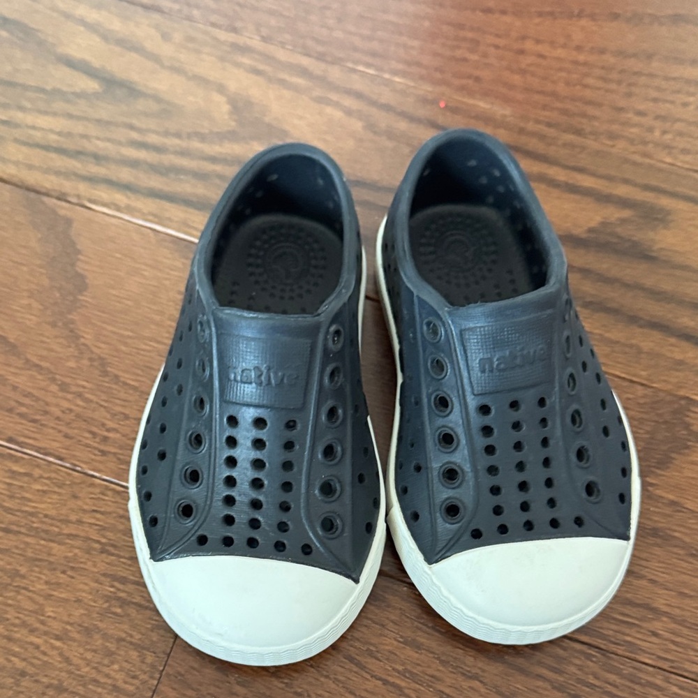 Native Kids Sneakers - Black and White